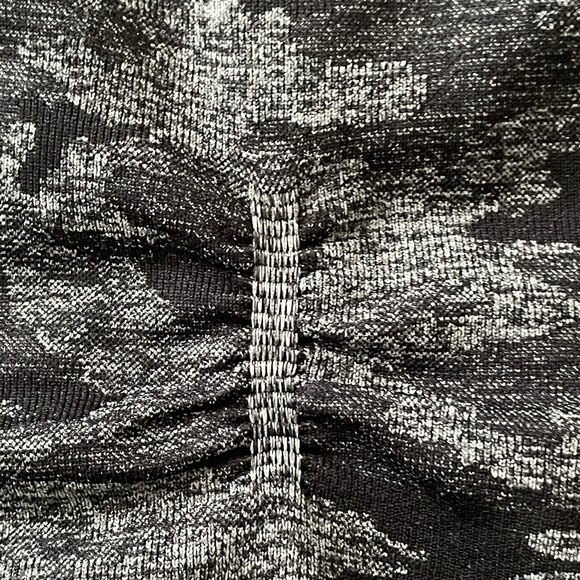 NWT!  GYMSHARK crop top - Picture 4 of 4